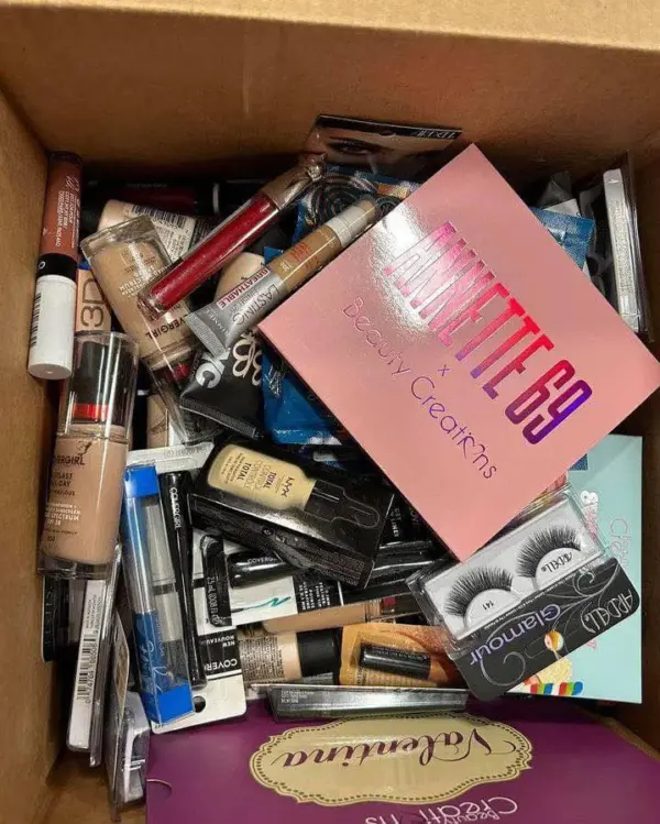 Wholesale Mixed Cosmetic Pallet – 800 to 1000 Assorted Beauty Items