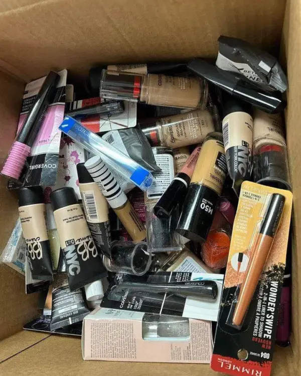 Mixed Cosmetics Pallet: 800 to 1000 Skincare, Makeup & Beauty Tools
