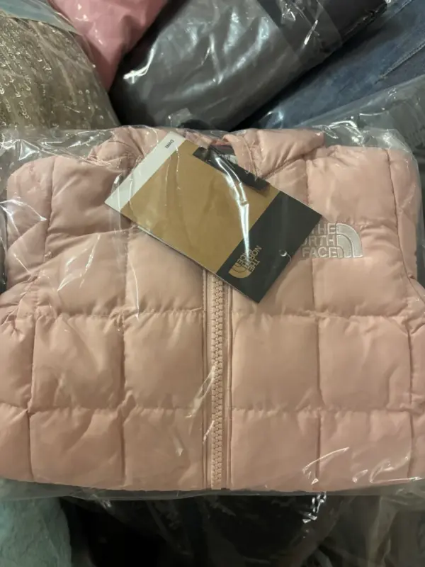 Wholesale Premium Like-New Apparel Pallet – 350 Pieces High-Value Clothing for Resellers