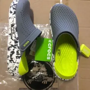 Crocs Clogs, Slides & Sandals: 200 New Pairs, EU 28 to EU 46