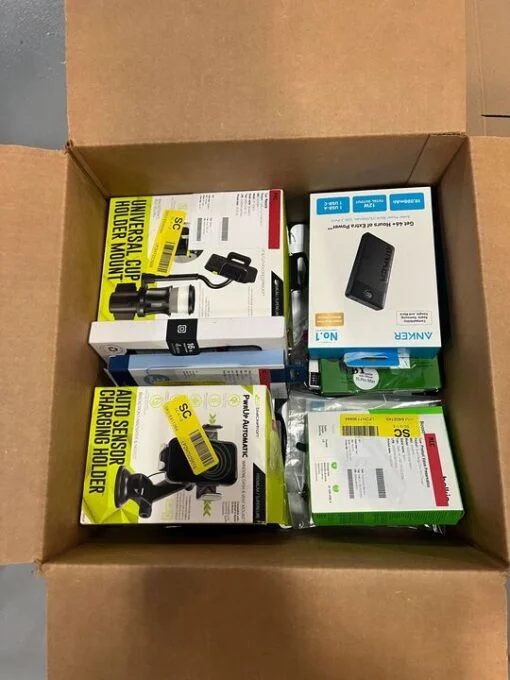 Box of 32 Smartphone Accessories – €1,471.72 MSRP, Headsets, Chargers & Cases